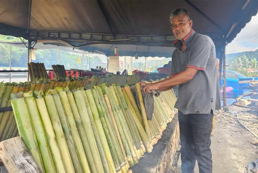 Rozali mengusahakan lemang di Taman Chepor Indah, Chemor dekat Ipoh lebih sedekad lalu.