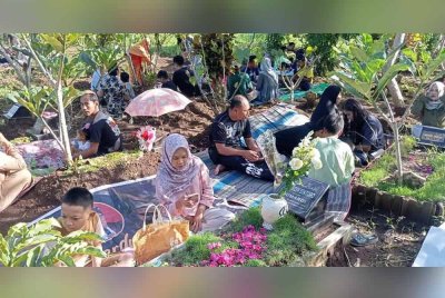 Ia merupakan tradisi wajib pada setiap hari kedua Aidilfitri.