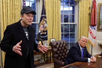 Musk (kiri) turut menjadi 'penasihat khas' Rumah Putih. Foto Agensi