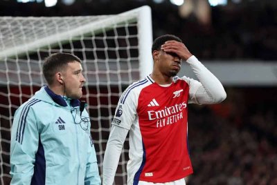 Gabriel dikeluarkan pada minit ke-16 selepas mengalami kecederaan ketika Arsenal melayan kunjungan Fulham dalam aksi liga di Emirates, pada Rabu.