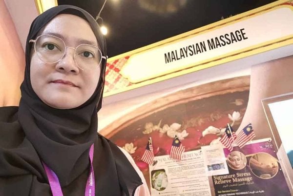 Suraya menganggap pengalaman di Kuwait tidak ubah seperti 'duta kecil' yang memperkenalkan keindahan budaya Malaysia melalui seni sentuhan.