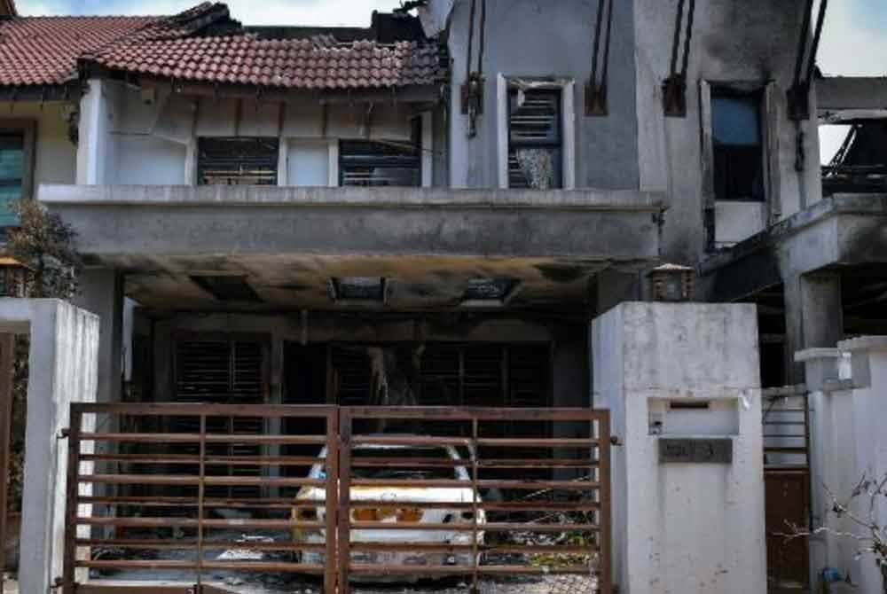 Keadaan semasa kediaman penduduk dan sebuah kenderaan yang musnah seperti bandar mati selepas kejadian kebakaran paip gas Jalan Putra Harmoni, Putra Heights. Foto Bernama