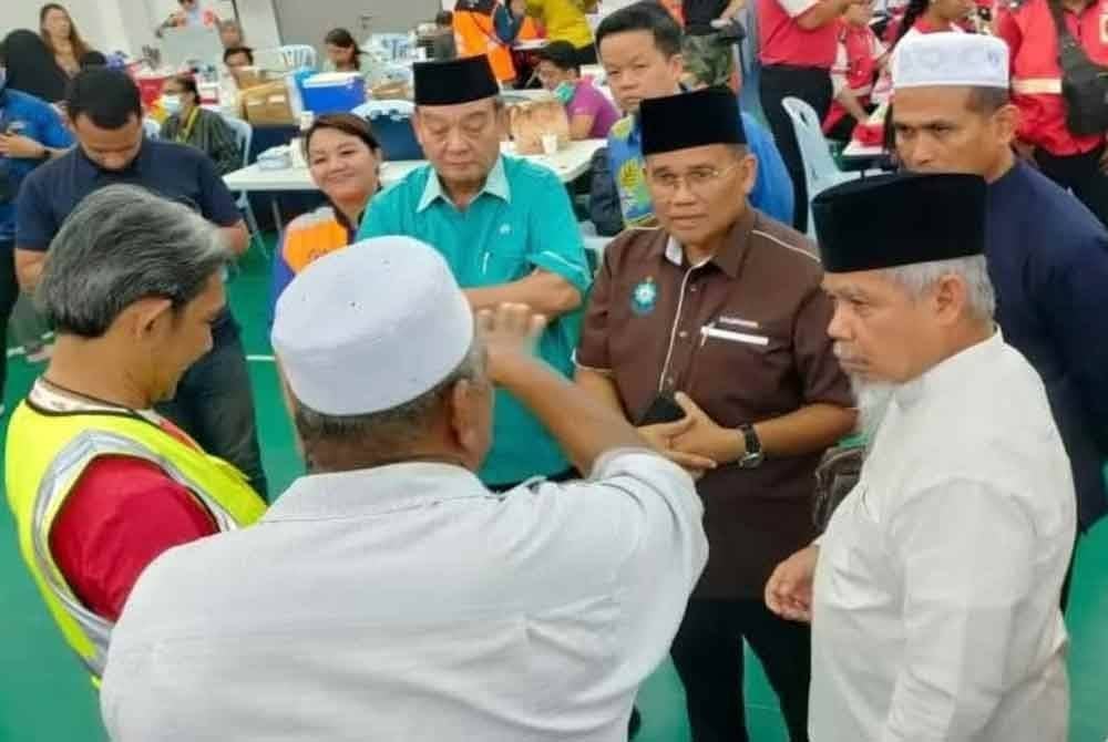 Pihak pengurusan YIDE dan Majlis Agama Islam Selangor turun padang ke PPS Putra Heights. Gambar Majlis Agama Islam Selangor