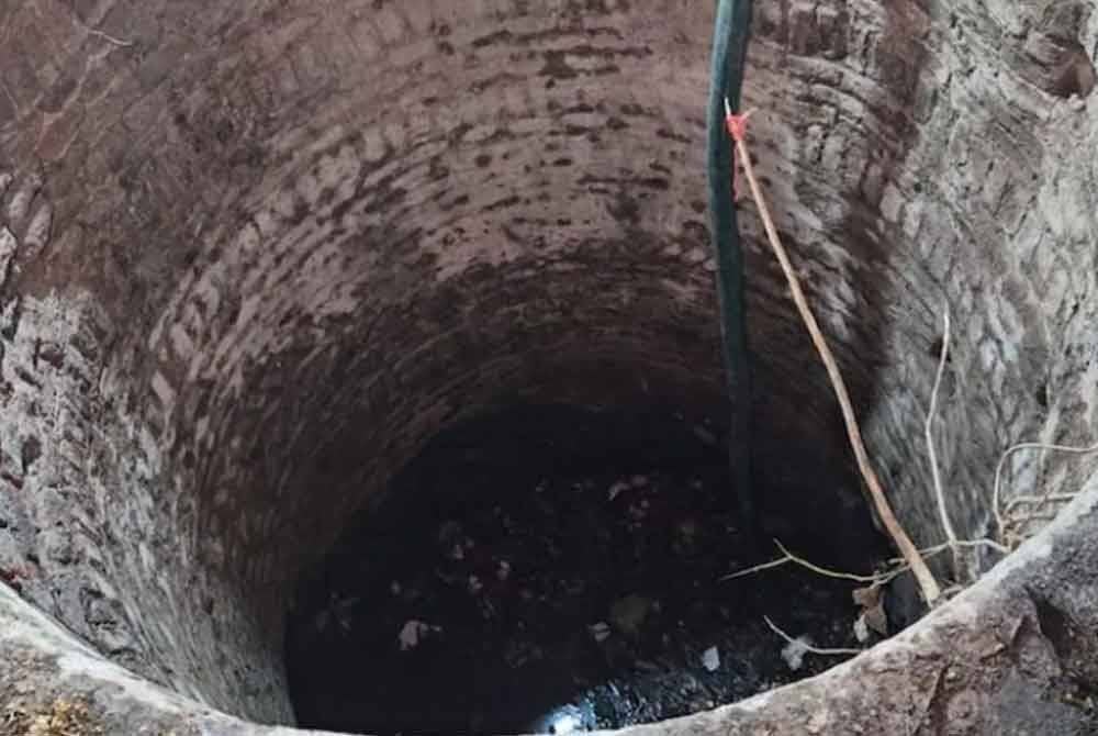 Lapan orang penduduk kampung maut selepas dipercayai menghidu gas beracun ketika membersihkan sebuah perigi lama di Kampung Kondawat, Madhya Pradesh, pada Khamis. Foto Agensi