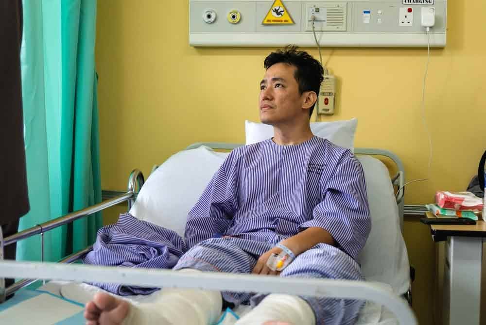 Loh Poh Heng, 42, salah seorang mangsa insiden kebakaran saluran gas di Putra Heights kini menerima rawatan di Hospital Putrajaya. Foto Bernama