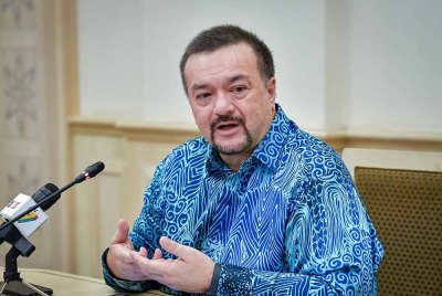 Amir Hamzah bercakap pada Sesi Temubual Pembukaan Untuk Mesyuarat Trek Kewangan ASEAN Bersama Menteri Kewangan II di Kementerian Kewangan pada Jumaat. Foto Bernama