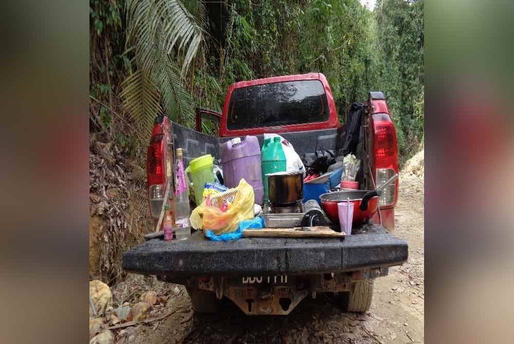 JPSM menyita kenderaan yang digunakan bagi aktiviti perlombongan haram di Ulu Temiang, Kelantan.
