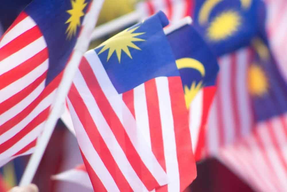 KPM kesal tindakan seorang pempengaruh politik menularkan sebuah video yang mengelirukan masyarakat dengan mendakwa lagu ‘Negaraku’ dinyanyikan bukan dalam bahasa kebangsaan di sebuah sekolah di Perak. Gambar hiasan
KPM dalam kenyataan memaklumkan lagu yang dinyanyikan oleh murid sekolah berkenaan bukan lagu Negaraku seperti yang didakwa tetapi sebenarnya lagu ‘ALLAH Lanjutkan Usia Sultan’ yang merupakan lagu kebesaran negeri Perak.