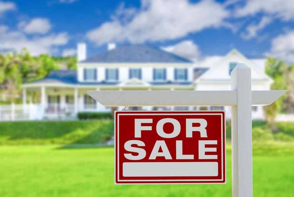 Tular sebuah banglo dua tingkat di Putra Heights, Subang Jaya mahu dijual. Gambar hiasan 123rf.