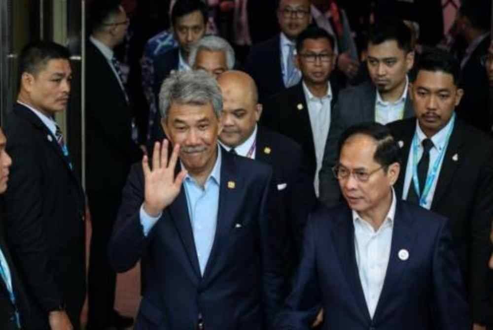 Semasa berada di Nay Pyi Taw, Mohamad dijadual mengadakan pertemuan dengan Pengerusi Majlis Pentadbiran Negara Jeneral Kanan Min Aung Hlaing serta Menteri Luar Myanmar U Than Shwe. - Foto Bernama