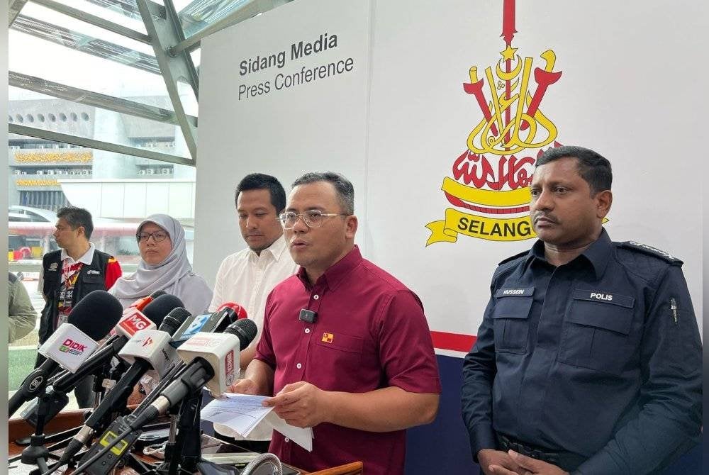 Amirudin pada sidang akhbar di Wisma Dewan Annexe, Bangunan SUK pada Sabtu.