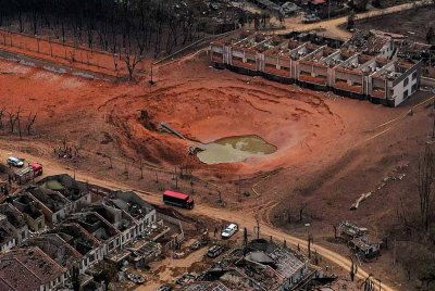 Keadaan semasa di kawasan kebakaran melibatkan kebocoran saluran paip gas di Jalan Putra Harmoni, Putra Heights. Foto Bernama