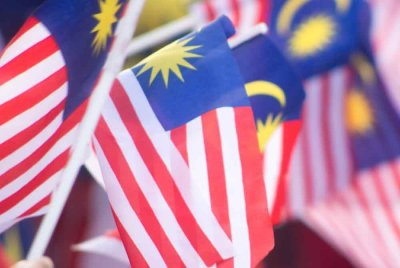 KPM kesal tindakan seorang pempengaruh politik menularkan sebuah video yang mengelirukan masyarakat dengan mendakwa lagu ‘Negaraku’ dinyanyikan bukan dalam bahasa kebangsaan di sebuah sekolah di Perak. Gambar hiasan
KPM dalam kenyataan memaklumkan lagu yang dinyanyikan oleh murid sekolah berkenaan bukan lagu Negaraku seperti yang didakwa tetapi sebenarnya lagu ‘ALLAH Lanjutkan Usia Sultan’ yang merupakan lagu kebesaran negeri Perak.