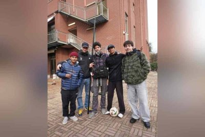 Zulhilmi (dua dari kanan) bersama kru The Journey Of The World Best Freestylers. Foto: Zulhilmi