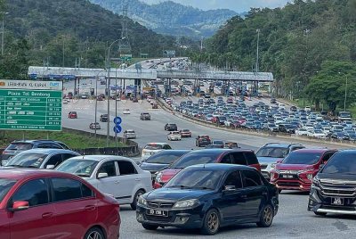 Kenderaan warga Pantai Timur mula memenuhi Lebuhraya Bentong-Kuala Lumpur untuk pulang ke ibukota selepas pulang menyambut Aidilfitri di kampung halaman. Foto Bernama