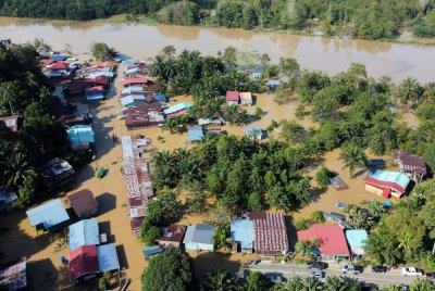 Keadaan banjir yang melanda Pangkalan Bukit Garam. Foto Bernama