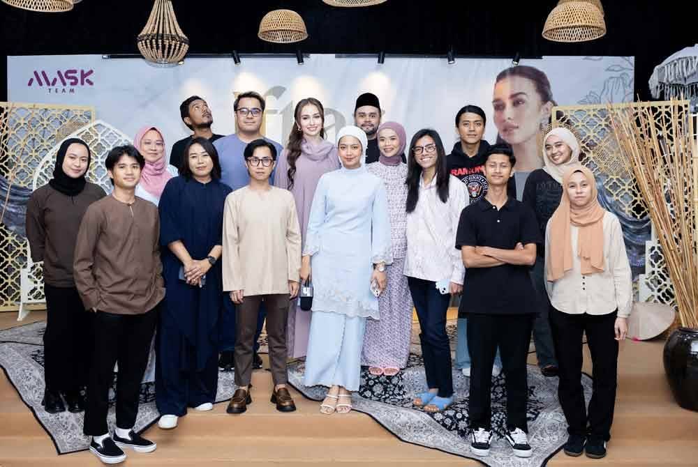 Anna sempat meraikan peminat dan rakan media beberapa hari sebelum sambutan Aidilfitri baru-baru ini.