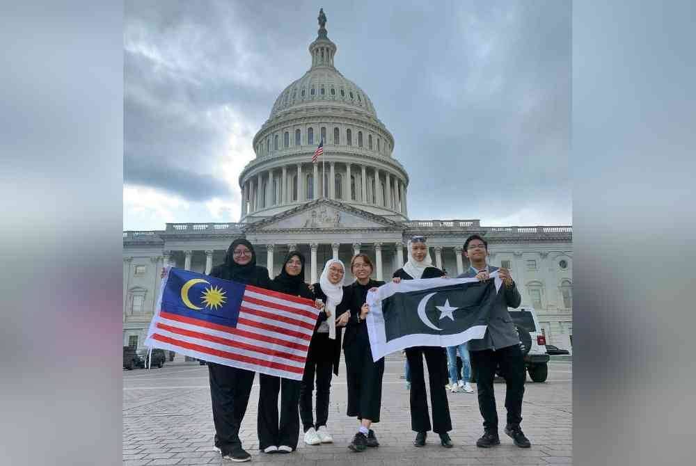 Namira (dua dari kanan) ketika menyertai SEAYLP di Amerika Syarikat.