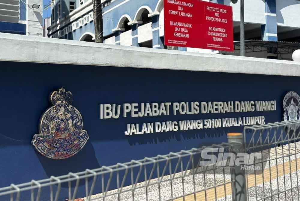 Muhammad Zaimuddin membuat laporan polis di Ibu Pejabat Polis Daerah (IPD) Dang Wangi.
