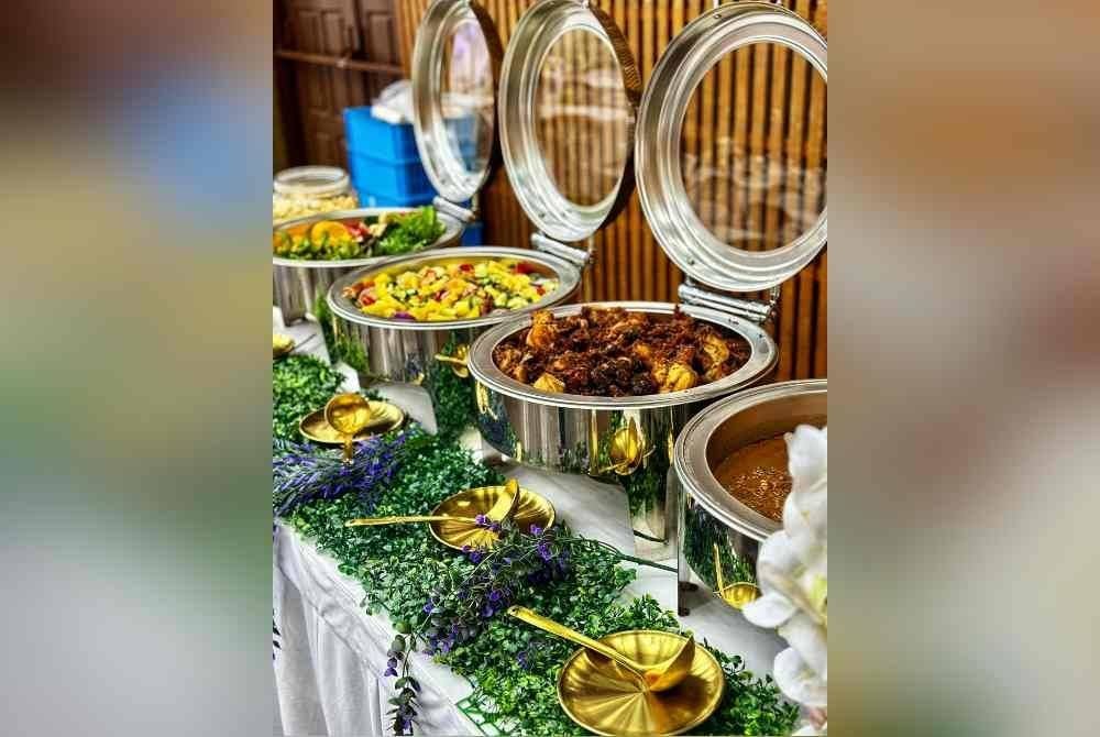 Menu nasi minyak mendapat tempahan banyak untuk majlis rumah terbuka. Foto ihsan Nur Syafikah