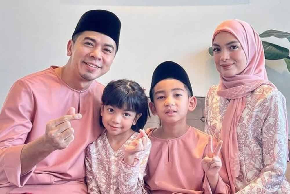 Amar Baharin (kiri) bersama Amyra Rosli (kanan) dan anak-anak.
