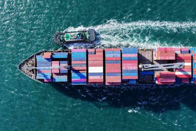 Pengumuman tarif oleh Trump menimbulkan cabaran besar kepada perdagangan global termasuk Malaysia. Foto hiasan