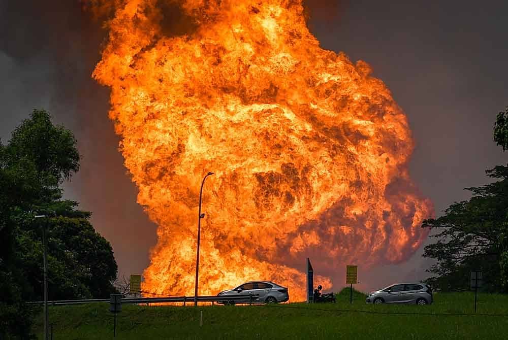 Tragedi letupan dan kebakaran saluran paip gas di Putra Heights, Subang Jaya berlaku pada hari kedua Aidilfitri