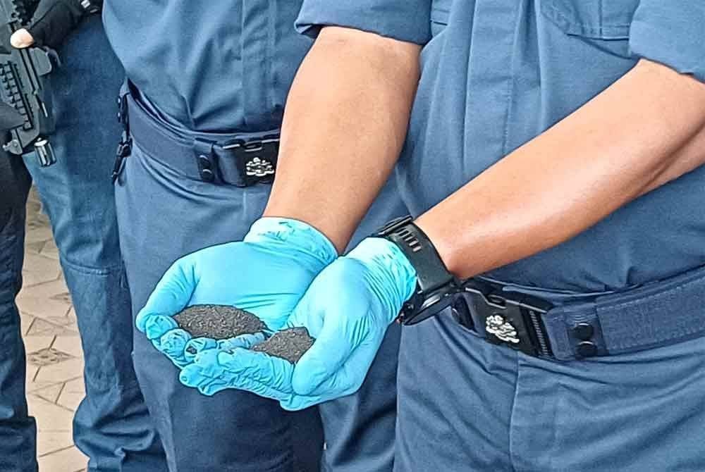 Bijih timah yang dirampas JKDM.