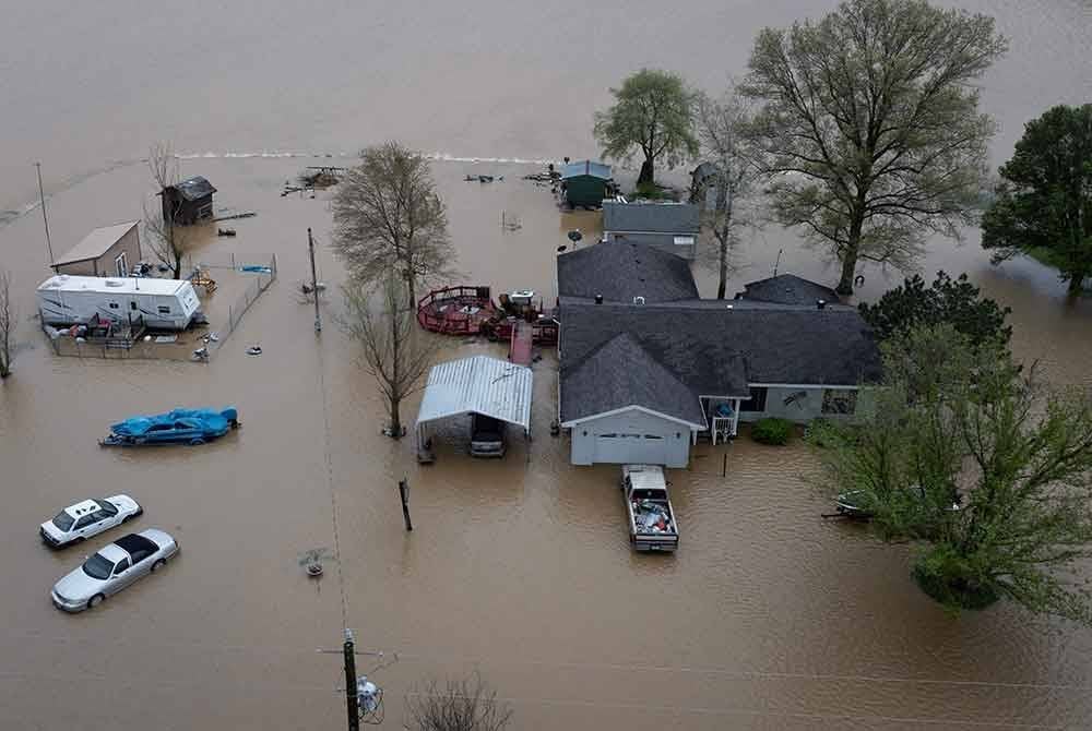 Ribut kuat di wilayah Midwest dan selatan AS mengorbankan sekurang-kurangnya 20 nyawa, mengakibatkan banjir, puting beliung, gangguan bekalan elektrik dan trafik udara. Foto AFP