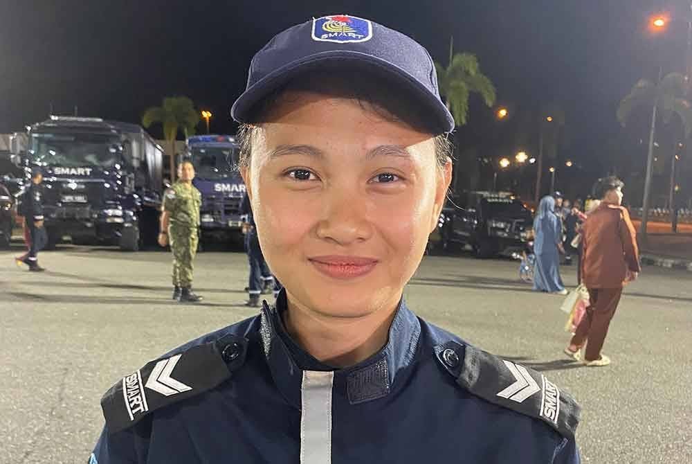 Avlyanie merupakan satu-satunya wanita dalam kalangan 50 anggota dan pegawai yang menyertai misi mencari dan menyelamat (SAR) selama enam hari di negara ditimpa bencana besar itu.