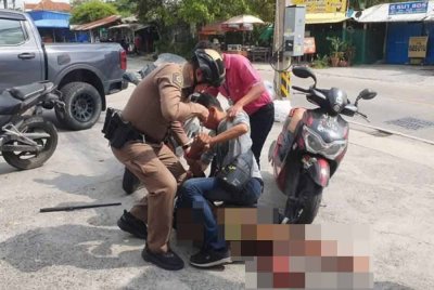Polis menangkap suspek yang mengamuk di daerah Napha, Wilayah Chonburi. - Agensi