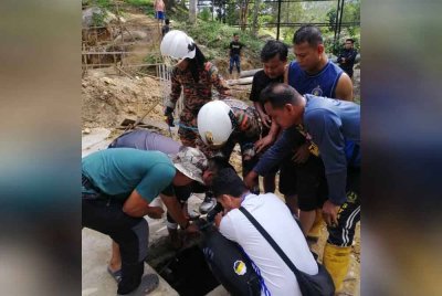 Tiga pekerja maut dipercayai lemas akibat terperangkap dalam lubang pembetung.