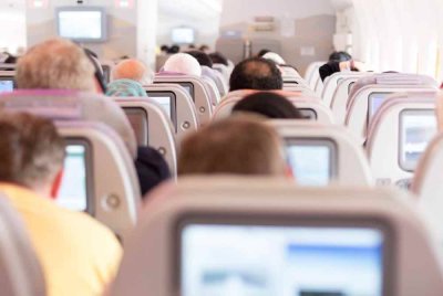 Seorang lelaki warga Jordan didakwa cuba membuka pintu pesawat dan menyerang anak kapal dalam penerbangan ke Sydney selepas mengambil ubat dan alkohol - Gambar hiasan