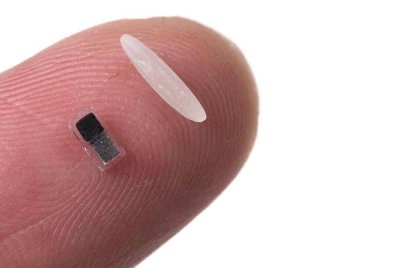 Lebih kecil daripada sebutir beras, perentak jantung ini dipadankan dengan peranti boleh pakai tanpa wayar yang lembut dan fleksibel yang melekat pada dada pesakit untuk mengawal degupan jantung.