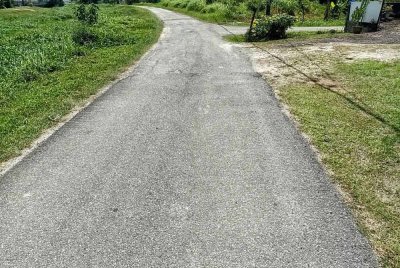 Lokasi berlakunya insiden pertengkaran antara suspek dan mangsa di jalan tepi Sungai Alai, Pengkalan Jajar Alai, Melaka pada Khamis lalu.