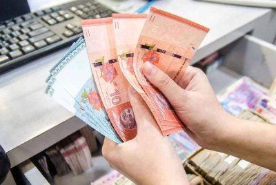 Ringgit ditutup lebih rendah berbanding dolar AS pada Isnin, dipengaruhi ketegangan perdagangan global dan tindak balas tarif timbal balik antara China dan AS. Gambar hiasan