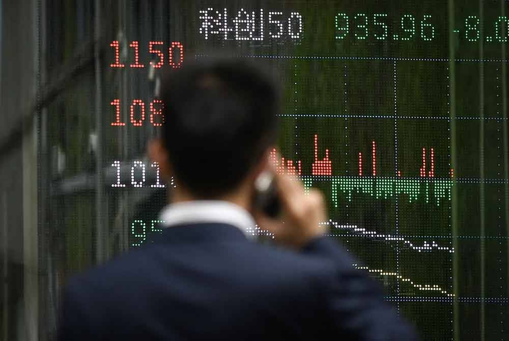 Bursa saham di Beijing tidak terkecuali daripada mengalami penurunan ketara pada Isnin.