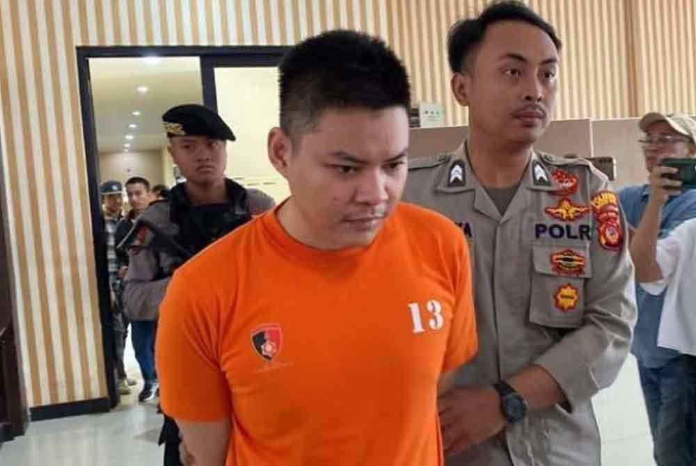 Suspek dikenali sebagai Rezky Fauzan tergamak membunuh ibu saudaranya dalam kejadian tragis yang berlaku di sebuah rumah.