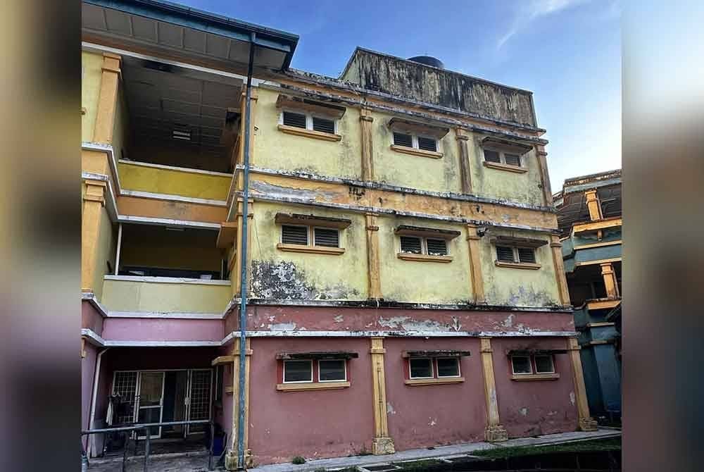 Bahagian luar kolej kediaman IPTA tersebut yang didakwa sudah uzur.