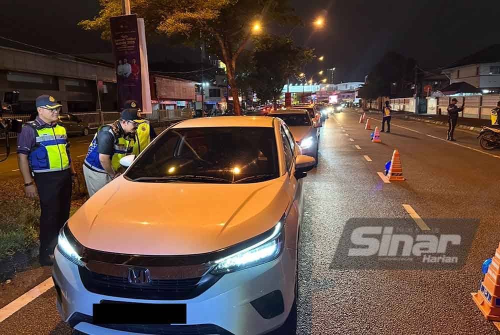 Pemeriksaan kenderaan dilakukan pada hari terkahir Op Khas Hari Raya Aidilfitri pada Selasa. FOTO SINAR HARIAN-ADILA SHARINNI WAHID