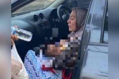 Seorang wanita bersama bayinya yang baru berusia empat bulan tular di media sosial selepas ditinggalkan suaminya ketika dalam perjalanan pulang beraya ke kampung.
