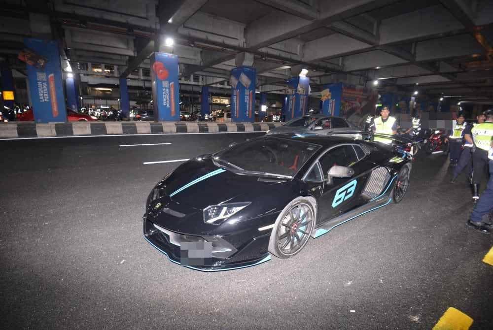 Kereta mewah yang disita dalam operasi bersepadu di Jalan Bangsar pada Selasa.