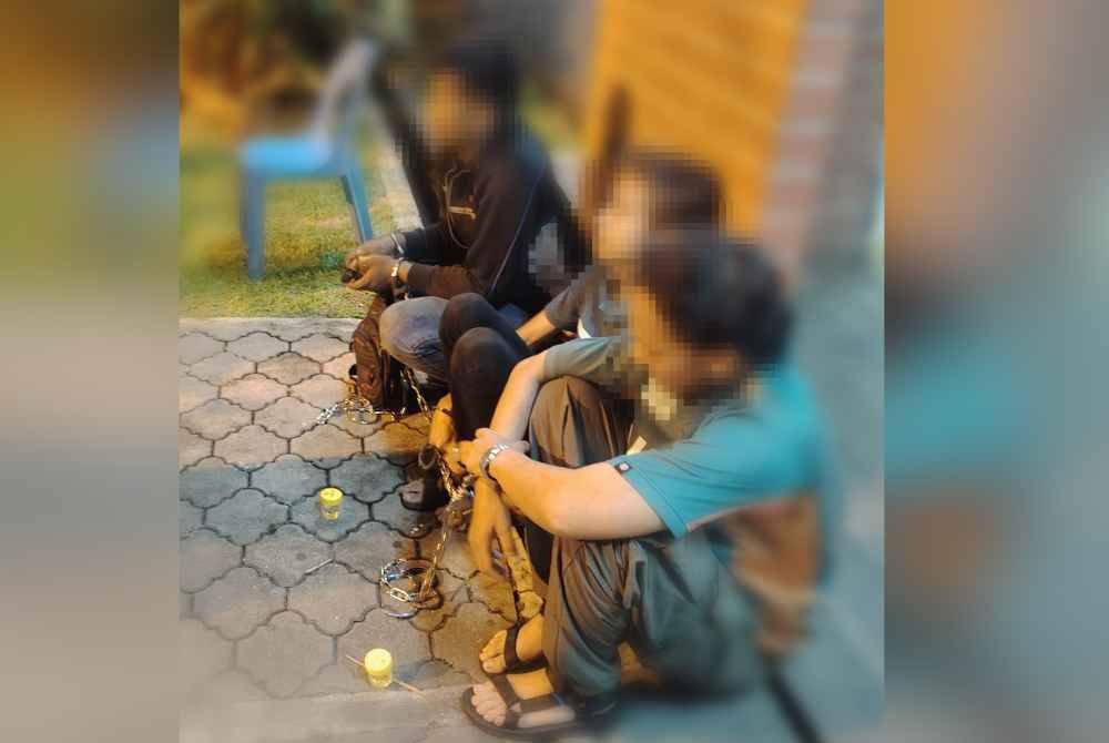 Antara pengguna jalan raya yang didapati positif dadah selepas ujian saringan air kencing yang dilaksanakan AADK semasa Op Khas HRA di Plaza Tol Kota Kemuning, pada Selasa.