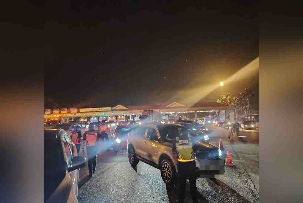 JPJ melaksanakan Op Khas HRA di Plaza Tol Kota Kemuning, Shah Alam pada Selasa.