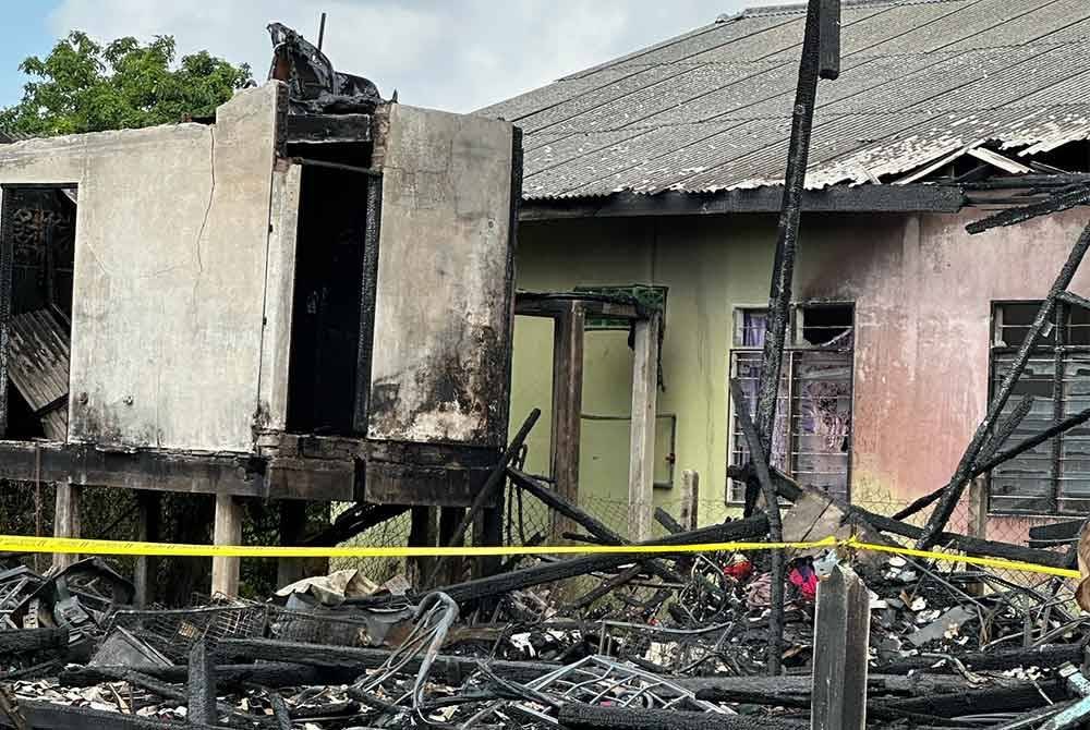 Keadaan rumah yang terbakar dalam kejadian malam Selasa.