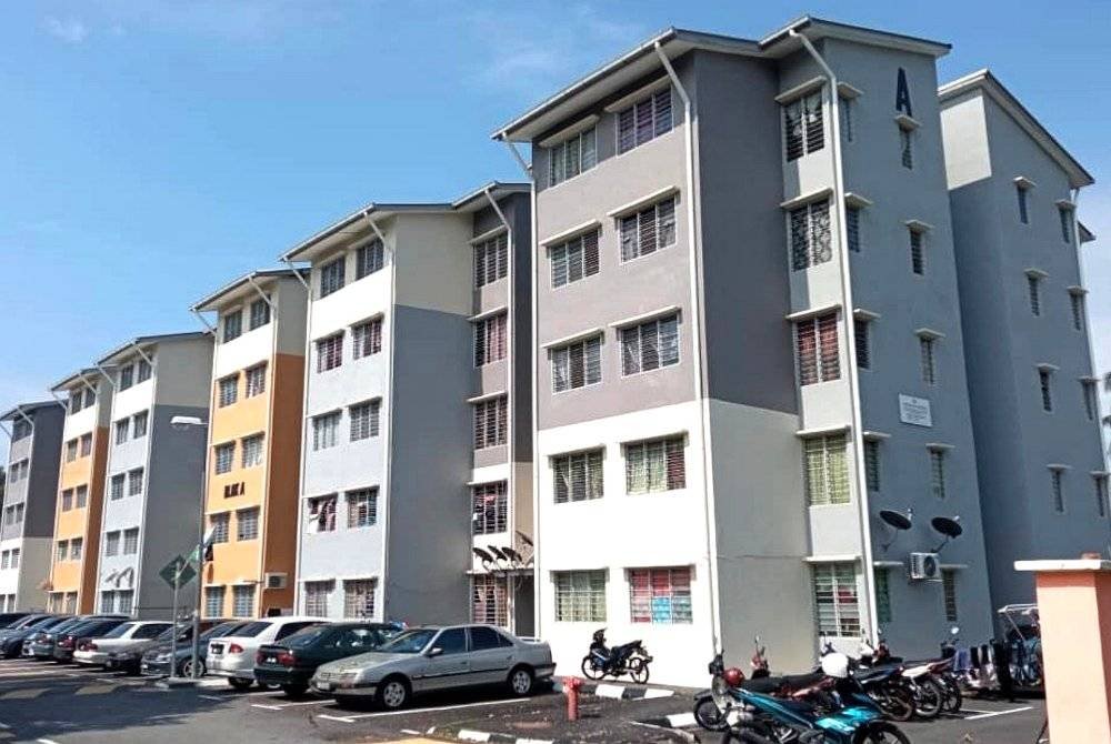 Pangsapuri Rakyat Seri Perdana Paroi lokasi kejadian ragut membabitkan seorang wanita warga emas.