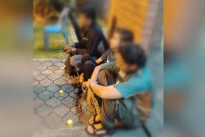 Antara pengguna jalan raya yang didapati positif dadah selepas ujian saringan air kencing yang dilaksanakan AADK semasa Op Khas HRA di Plaza Tol Kota Kemuning, pada Selasa.