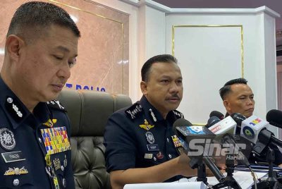 Mohd Yusoff (tengah) semasa sidang akhbar di Ibu Pejabat Polis Kontinjen (IPK) Kelantan di Kota Bharu pada Rabu.