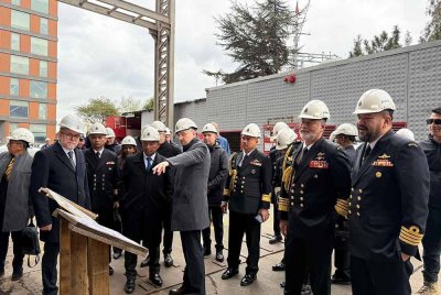 Zulhelmy (dua dari kanan) mengadakan lawatan kerja ke Istanbul Shipyard.