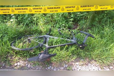 Basikal mangsa yang ditemui di lokasi kejadian. Foto ihsan polis